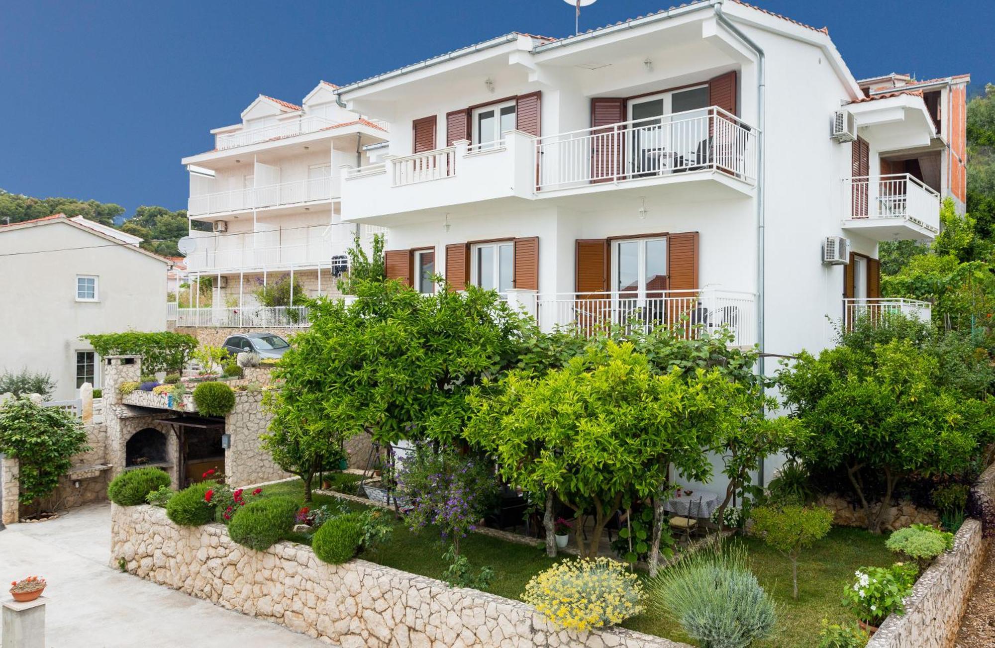Apartment Mia - Spacious Apartment On 85 M2 With Beautiful Sea View Trogir Exterior photo