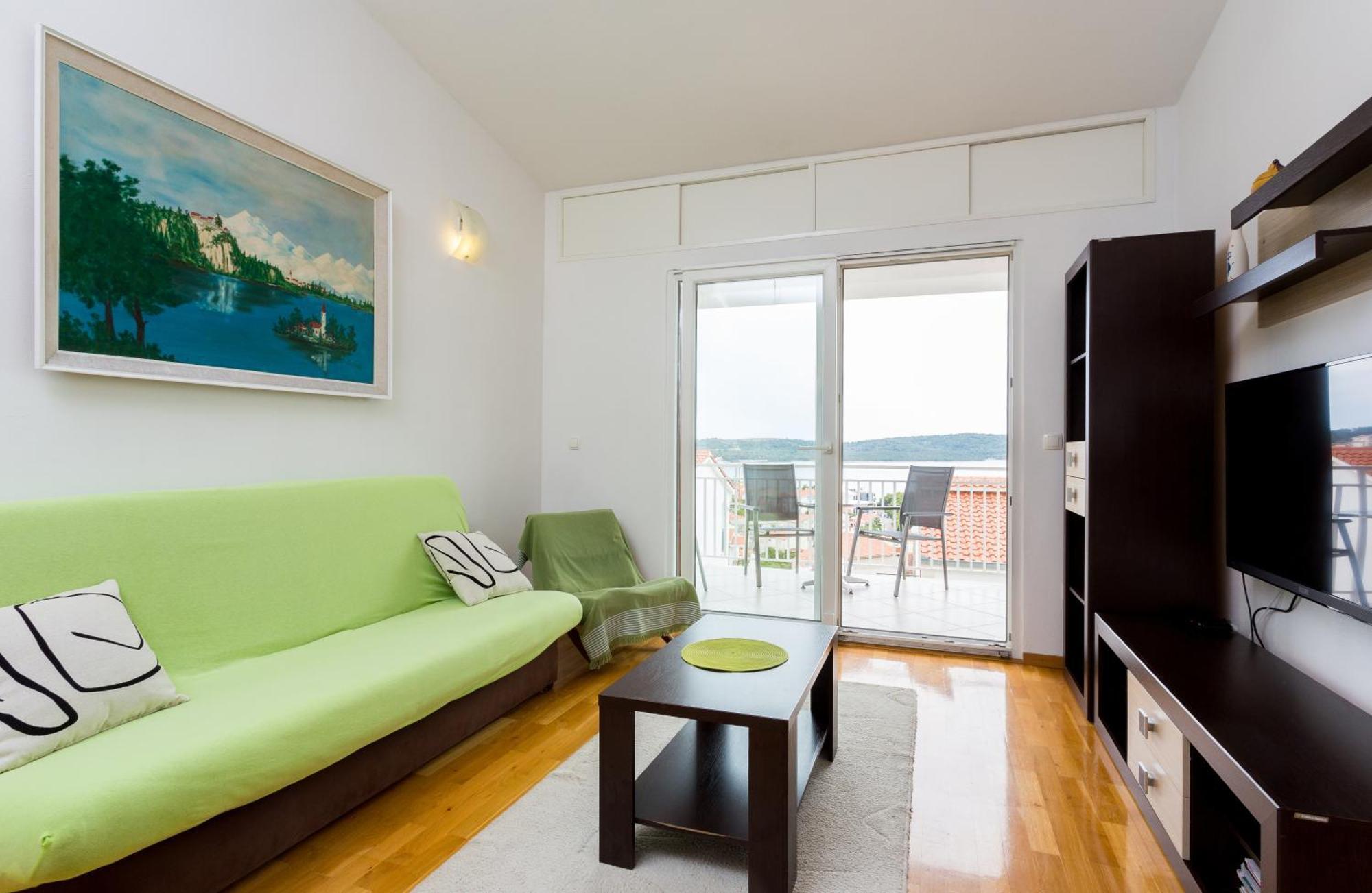 Apartment Mia - Spacious Apartment On 85 M2 With Beautiful Sea View Trogir Exterior photo